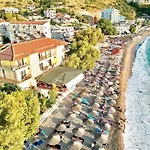 Potam'sea Bliss 7 - Front, Sun Beds & Parking Apartman
